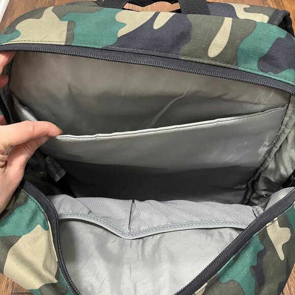 PUMA Outlander 21.2L for 17" Laptop / MacBook Pro Camo Backpack PSC1004 - Picture 11 of 16